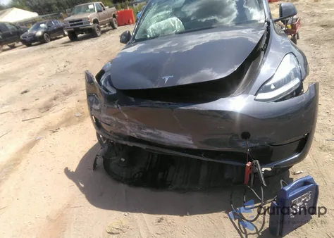 2023 Tesla Model Y Awd/Long Range Dual Motor All-Wheel Drive z USA, uszkodzony, nr VIN 7SAYGDEE4PF614106